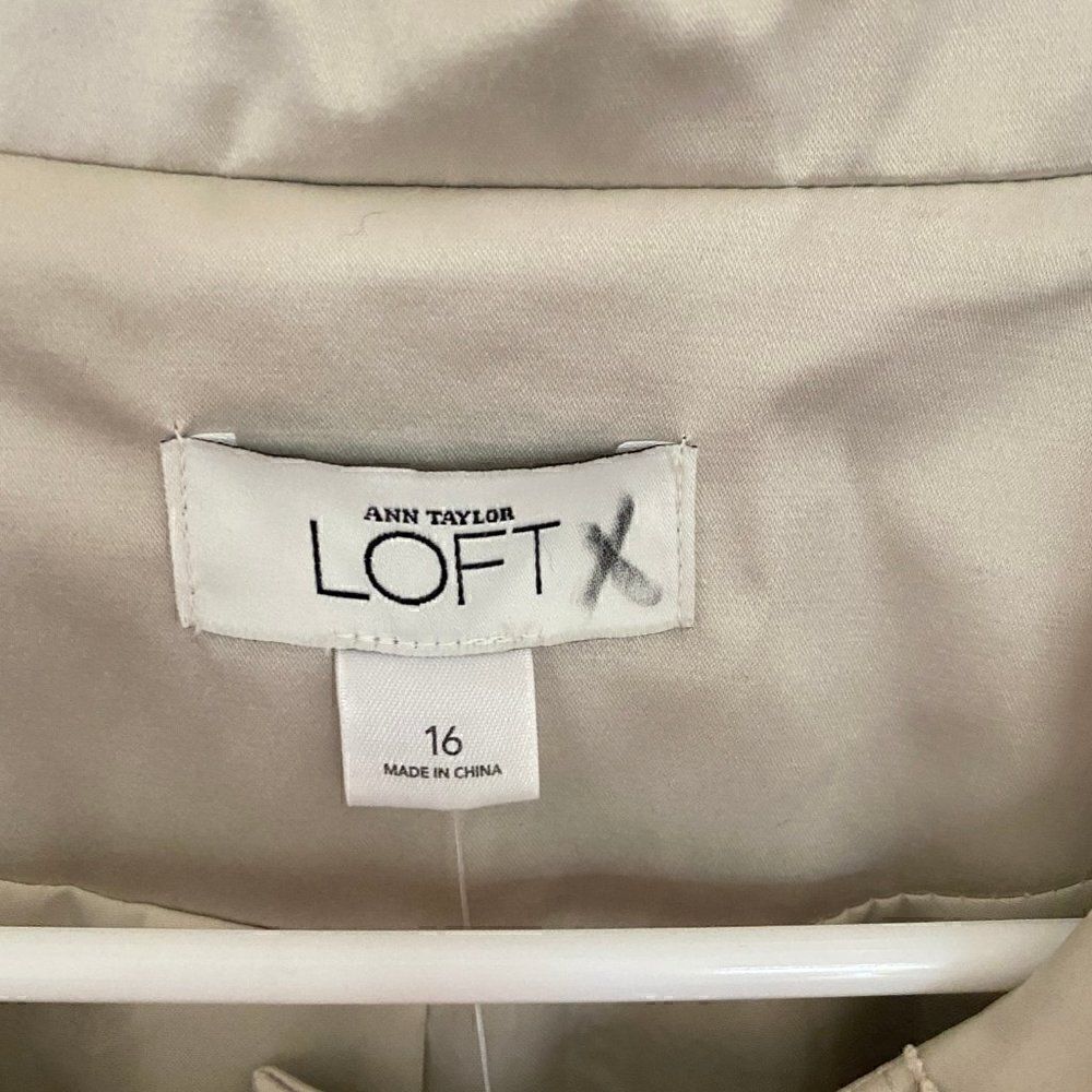 NWT Loft Pleated Collar and Sleeve Jacket Beige Size 16 - Picture 4 of 7